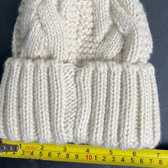 NWT White Cable-knit Pompom Hat One Size - Picture 2 of 4